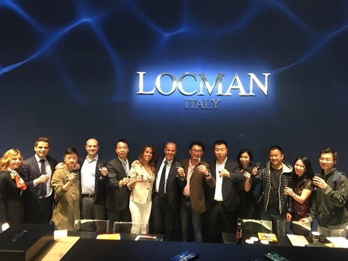 LOCMAN IN ASIA CON “L’ELBANA”. IL BRAND ELBA ATTRAE I GIAPPONESI
Un progetto che vede Acqua dell’Elba, Nocentini, Smania-liquori dell’Elba e Azienda Agricola Cecilia presenti nel negozio di Tokyo. Mantovani:” Vogliamo coinvolgere altre realtà”