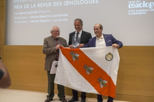 IL  CORTOMETRAGGIO �VINUM INSULAE�  DI  STEFANO MUTI  VINCE IL  VENTISEIESIMO FESTIVAL  INTERNAZIONALE DEDICATO  ALLA  PRODUZIONE DEL VINO. La  premiazione  avvenuta   al palazzo  di Lussemburgo, sede  del  Senato  Francese