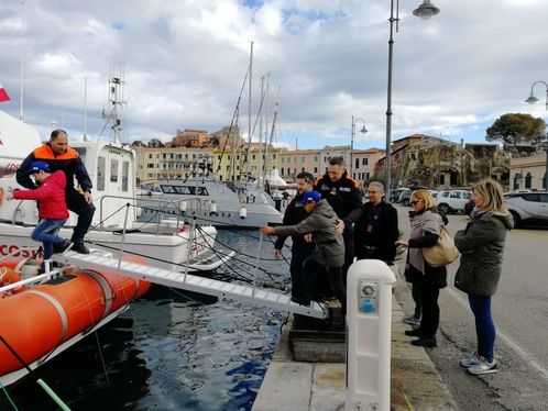 La Capitaneria di Porto di Portoferraio apre le porte ai bambini delle scuole elementari.