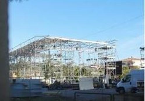 INCREDIBILE: IL PALCO PER RICEVERE IL PRESIDENTE MATTARELLA COME QUELLO DI UNA POP STAR